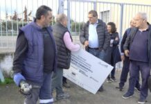 Ανταλλαγή «πυρών» Μαρινάκη – Πελετίδη για το ξήλωμα πινακίδων τραπεζών από σχολεία