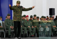 Βενεζουέλα: Στο «κόκκινο» η ένταση με τις ΗΠΑ μετά τον αεροπορικό αποκλεισμό – Φήμες για φυγή Μαδούρο