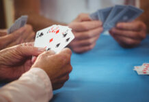 Στημένα παιχνίδια σε παράνομες λέσχες – Η ειδική τράπουλα και το κρυφό ρολόι