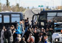 Επεισόδια στα αγροτικά μπλόκα σε όλη τη Θεσσαλία: Χημικά και τραυματισμοί σε Λάρισα – Καρδίτσα