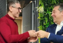 Ο Αιμίλιος Χειλάκης γίνεται Τσίπρας για το audiobook