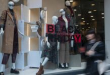 Black Friday 2025: Τι ρούχα πρέπει να αγοράσεις φέτος