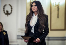 Ο Μητσοτάκης υποδέχεται σήμερα την Κίμπερλι στο Μαξίμου