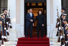 Επίσκεψη-αστραπή του Ζελένσκι στην Αθήνα: Η συμφωνία για LNG και η στήριξη στην Ουκρανία