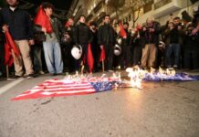 Θεσσαλονίκη: Ένταση στο τέλος της πορείας για το πολυτεχνείο – Έκαψαν σημαίες των ΗΠΑ και του ΝΑΤΟ