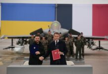 Συμφωνία Μακρόν – Ζελένσκι: Η Γαλλία θα εξοπλίσει την Ουκρανία με 100 μαχητικά Rafale