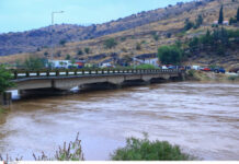 Ο Byron υπερχείλισε τον Ενιπέα: Εκκένωση οικισμού – Σε ετοιμότητα 4 περιοχές στη Λάρισα