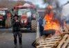 Στους δρόμους και οι αγρότες της Γαλλίας – Μπλόκα μέχρι και στον σιδηρόδρομο