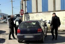 Επιχείρηση – σκούπα στον Ασπρόπυργο: Συλλήψεις, όπλα, κλεμμένες πινακίδες και καλώδια ρευματοκλοπής