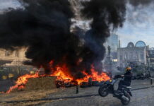 Πετροπόλεμος και χημικά στις Βρυξέλλες – Ένταση μεταξύ αγροτών και αστυνομίας