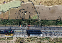 Ινδία: Τρένο με 650 επιβάτες έπεσε πάνω σε κοπάδι από ελέφαντες – Εκτροχιάστηκαν πέντε βαγόνια