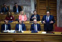 Ξεκίνησε με «σκληρό ροκ» η συζήτηση για τον προϋπολογισμό – Ανέβηκαν οι τόνοι Πιερρακάκη – Φάμελλου