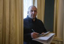 Ραντεβού μυστήριο του επικεφαλής του FBI με τον Ουμέροφ, βασικό διαπραγματευτή του Ζελένσκι