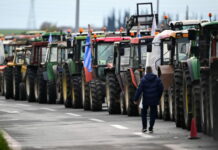 Πρόσω ολοταχώς για νέα μπλόκα και δυναμικότερες κινητοποιήσεις από τους αγρότες – Η κατάσταση στους δρόμους