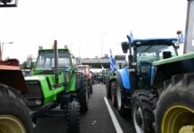 Πανελλαδική σύσκεψη αγροτών στη Νίκαια: Ώρα αποφάσεων – Αγωνία στο Μαξίμου