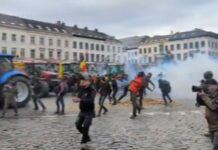 Ένταση και δακρυγόνα στη συγκέντρωση των αγροτών έξω από το Ευρωκοινοβούλιο