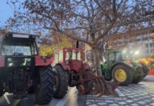 Αγρότες Μπλόκα Λάρισα: Δυναμικές Κινητοποιήσεις και Κλιμάκωση Αγώνα