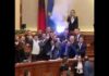 Σκηνικό έντασης στο αλβανικό κοινοβούλιο με βουλευτές και αστυνομικούς