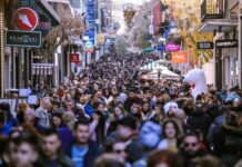 Χριστούγεννα 2025: Έως 160 ευρώ για το γιορτινό τραπέζι – Αναλυτικά οι τιμές