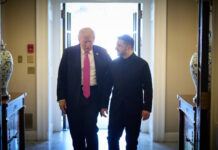 Ο Ζελένσκι θα λάβει σήμερα το ειρηνευτικό σχέδιο μετά τη σφοδρή επίθεση Τραμπ