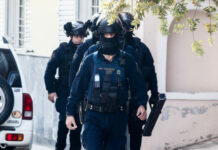 Καλύβια: Είχε στραγγαλίσει τη φίλη του ο Κρητικός που συνελήφθη – Μυστήριο με τα καλάσνικοφ