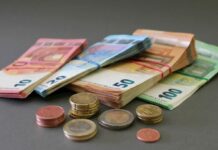 Επίδομα 250 ευρώ: Οι δικαιούχοι και πότε θα πληρωθεί – Ποιοι «κόβονται»