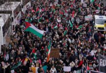 Η Βρετανία ενοχοποιεί το σύνθημα «Ιντιφάντα» με πρόσχημα τη σφαγή στην παραλία Μπόνταϊ