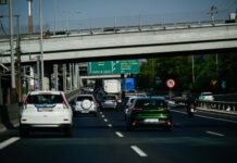 Κίνηση τώρα: Χάος στους δρόμους – Φωτιά σε φορτηγό στα διόδια Αφιδνών