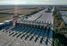 Αγροτικά μπλόκα: Κλειστά και τα δύο ρεύματα στα διόδια Μαλγάρων