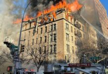 Νέα Υόρκη: Τρεις τραυματίες από τη μεγάλη φωτιά σε κτήριο στο Μανχάταν