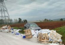 Σχηματάρι: Νταλίκα βγήκε εκτός δρόμου – Τσιμέντα και ορυκτέλαια πάνω στην Εθνική