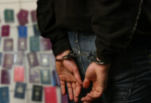 Σύλληψη Πακιστανού στην Ομόνοια με 400 κλεμμένες ταυτότητες