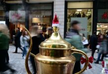 Χριστούγεννα 2025: Έρχεται το εορταστικό ωράριο – Ποιες Κυριακές θα είναι ανοιχτά τα καταστήματα