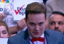 Δημοσιογράφος έκανε πρόταση γάμου στην κοπέλα του στη συνέντευξη Τύπου του Πούτιν