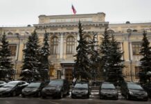 Στην αντεπίθεση με απαίτηση αποζημιώσεων η ρωσική κεντρική τράπεζα