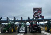 Κομμένη στα δύο η χώρα: Έκλεισαν την Ιονία Οδό και την Αθηνών – Λαμίας οι αγρότες