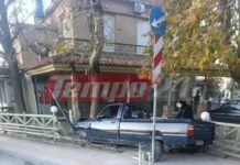 Τροχαία αλά Μπάστερ Κίτον στην Πάτρα: Έπεσε σε ταβέρνα και μόλις άνοιξε την πόρτα του οδηγού έπεσε σε τρύπα