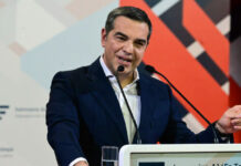 Ένα «ερυθρόλευκο» δώρο στον «πράσινο» Αλέξη Τσίπρα