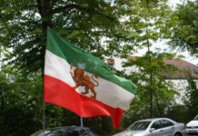 Ο Έλον Μασκ έβαλε «X» στο καθεστώς – Η αλλαγή σημαίας του Ιράν στο Twitter που άναψε φωτιές