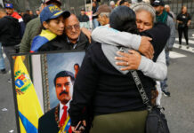 Άδειοι δρόμοι, καπνοί και ανάμεικτα συναισθήματα: Πώς ξημέρωσε το Καράκας μετά τις επιθέσεις των ΗΠΑ