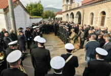 Σε κλίμα οδύνης η κηδεία του λιμενικού που έχασε τη ζωή του στο Παράλιο Άστρος