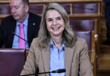 Θερμό επεισόδιο στη Βουλή μεταξύ Μιλένας Αποστολάκη και μάρτυρα για τον ΟΠΕΚΕΠΕ