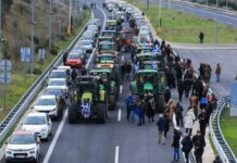 ΕΛ.ΑΣ για αγροτικά μπλόκα: Δεν έχουμε ολική διακοπή κυκλοφορίας – Μέσω παρακαμπτήριων οι μετακινήσεις