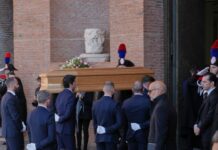 Κηδεία Βαλεντίνο: Το τελευταίο «αντίο» στον θρυλικό σχεδιαστή