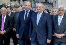Λευκή σημαία από την Καλαμάτα: Μηνύματα συμφιλίωσης από Καραμανλή – Σαμαρά προς Μητσοτάκη