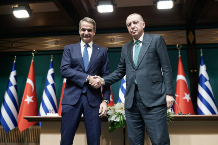 Mitsotakis_Erdogan_Xeirapsia-1-768x512.jpg