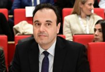 Δ. Παπαστεργίου: Στο επίκεντρο της αντιπαράθεσης για τις σωληνώσεις προπανίου