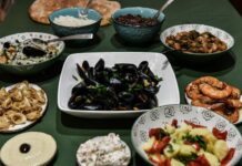 Γιατί τρώμε λαγάνα, χαλβά και θαλασσινά την Καθαρά Δευτέρα