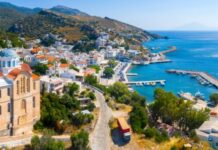 Ικαρία: 8 χρόνια αδράνειας σε περιοχή Natura – Αυθαίρετο κλείνει το ρέμα και προκαλεί πλημμύρες