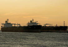 Δεξαμενόπλοιο φλέγεται στα Στενά του Ορμούζ μετά από επίθεση με drones